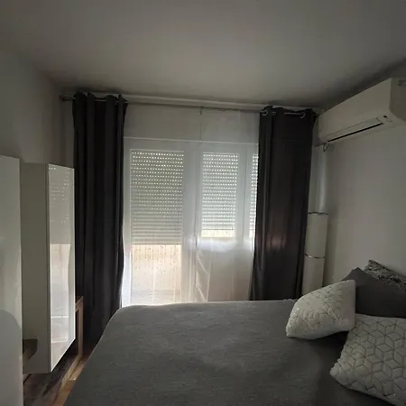 Lux Stan Karaburma Apartament *